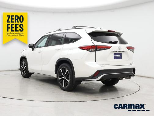 White 2021 Toyota Highlander XSE