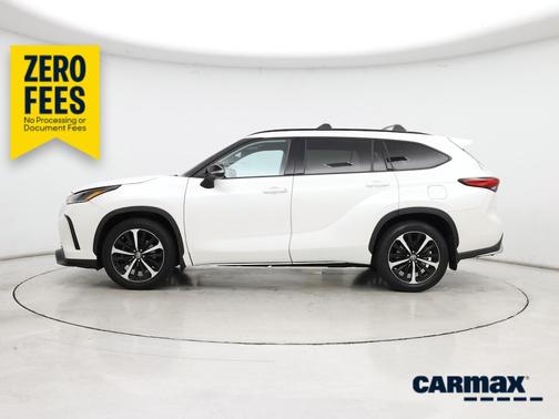 White 2021 Toyota Highlander XSE