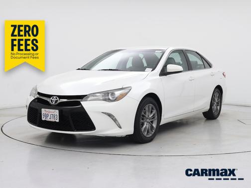 White 2017 Toyota Camry SE