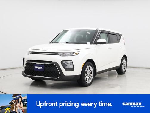 White 2022 Kia Soul LX