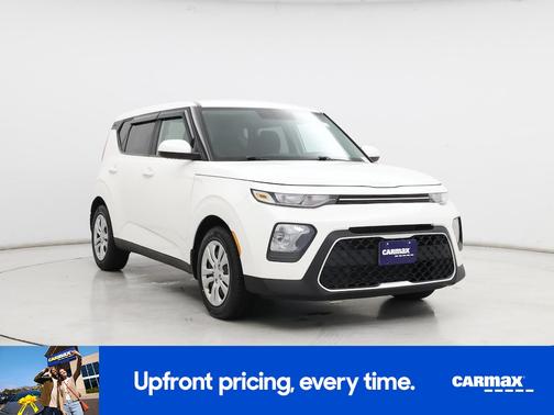 White 2022 Kia Soul LX