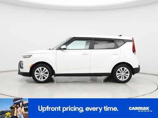 White 2022 Kia Soul LX