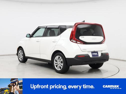 White 2022 Kia Soul LX
