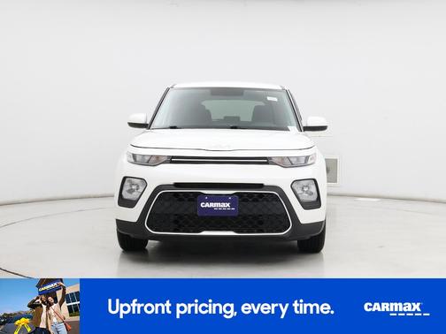 White 2022 Kia Soul LX