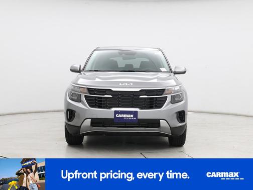 Gray 2024 Kia Seltos LX