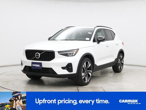 White 2025 Volvo XC40 B5 Plus Dark Theme