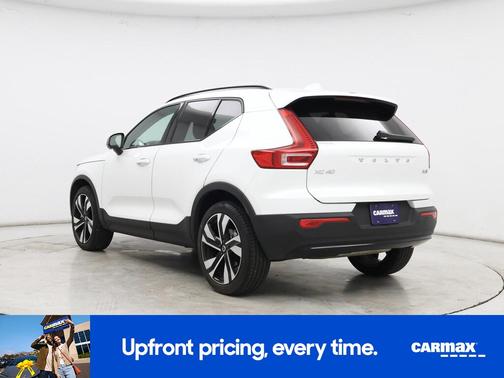 White 2025 Volvo XC40 B5 Plus Dark Theme