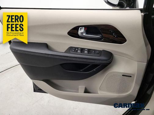 Black 2022 Chrysler Pacifica Limited