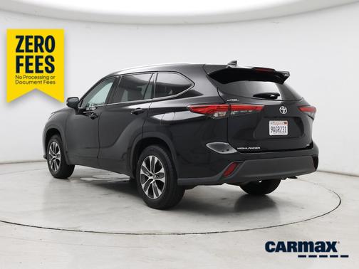 Black 2020 Toyota Highlander XLE