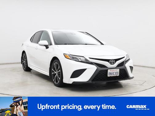 White 2019 Toyota Camry SE