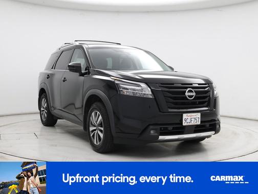 Black 2022 Nissan Pathfinder SL