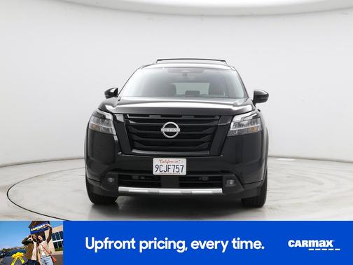 Black 2022 Nissan Pathfinder SL