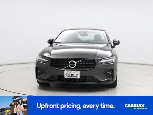 2022 Volvo S60 B5 Momentum