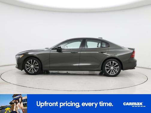 2022 Volvo S60 B5 Momentum