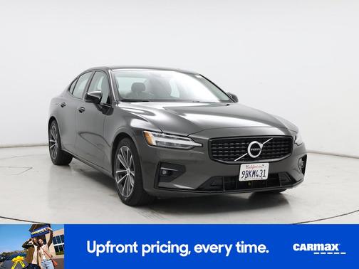 2022 Volvo S60 B5 Momentum