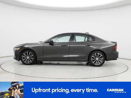 2022 Volvo S60 B5 Momentum