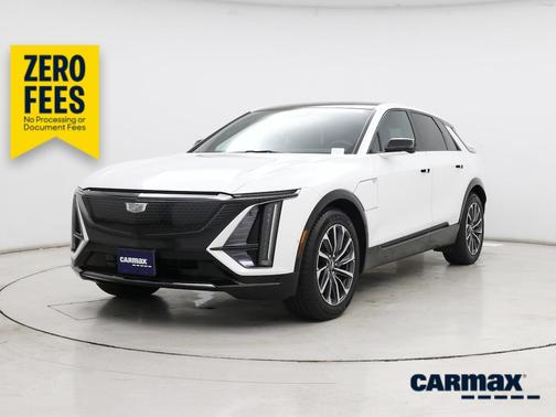White 2024 Cadillac LYRIQ Sport 1