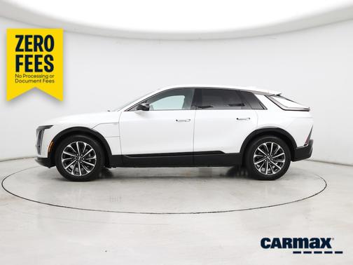 White 2024 Cadillac LYRIQ Sport 1