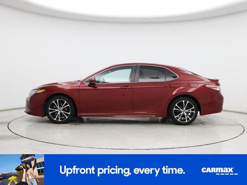Red 2018 Toyota Camry SE