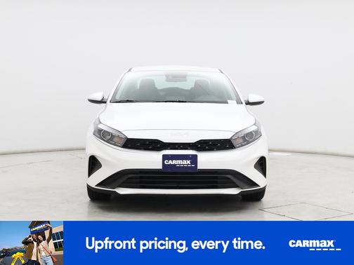 White 2023 Kia Forte LXS