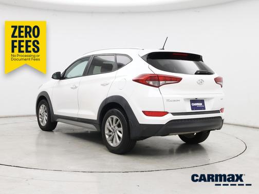White 2017 Hyundai TUCSON SE
