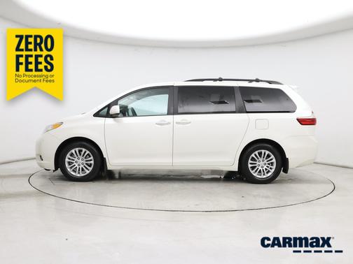 White 2017 Toyota Sienna XLE