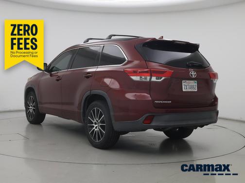 Burgundy 2017 Toyota Highlander SE