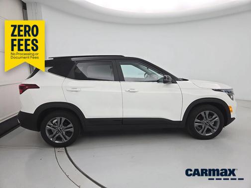 White 2023 Kia Seltos S