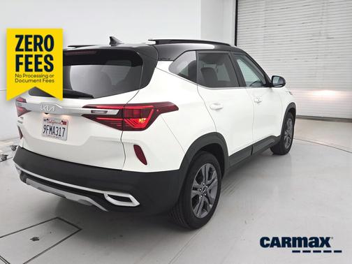 White 2023 Kia Seltos S