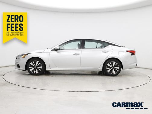 White 2019 Nissan Altima SL