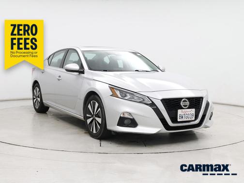 White 2019 Nissan Altima SL
