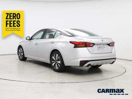 White 2019 Nissan Altima SL
