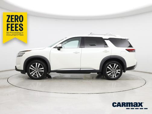White 2023 Nissan Pathfinder Platinum