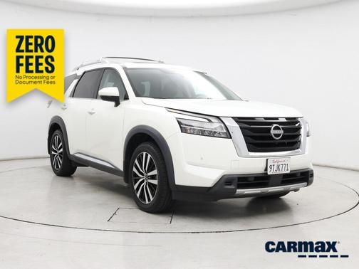 White 2023 Nissan Pathfinder Platinum
