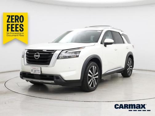 White 2023 Nissan Pathfinder Platinum