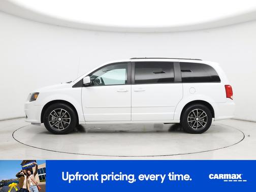 White 2017 Dodge Grand Caravan GT