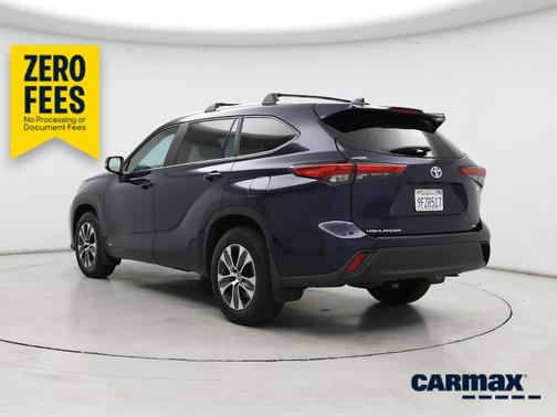Blue 2023 Toyota Highlander Hybrid XLE