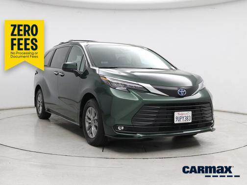 Green 2025 Toyota Sienna XLE