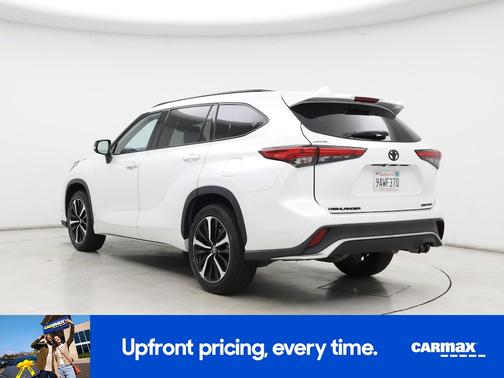 White 2022 Toyota Highlander XSE