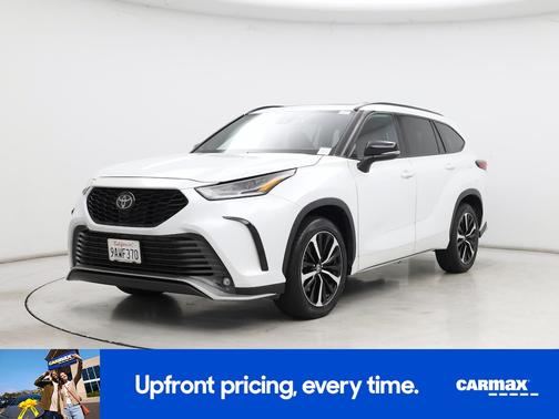 White 2022 Toyota Highlander XSE