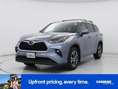 Blue 2022 Toyota Highlander XLE
