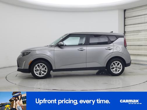 Gray 2024 Kia Soul LX
