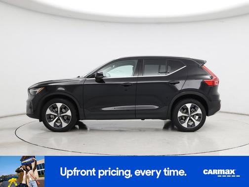 2025 Volvo XC40 B5 Plus Bright Theme