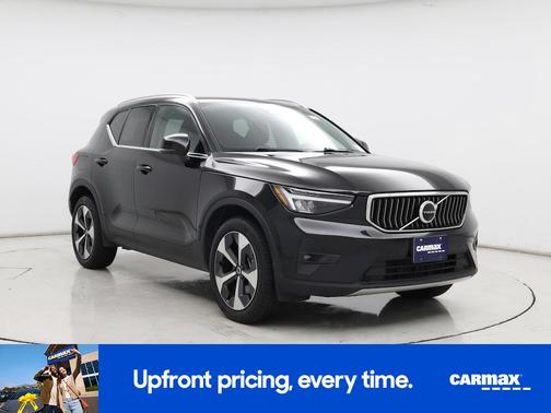 2025 Volvo XC40 B5 Plus Bright Theme
