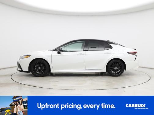 White 2021 Toyota Camry Hybrid XSE
