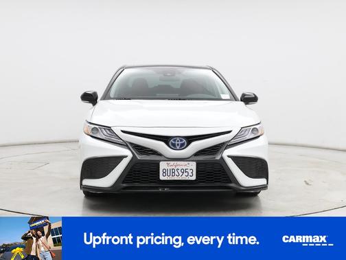 White 2021 Toyota Camry Hybrid XSE