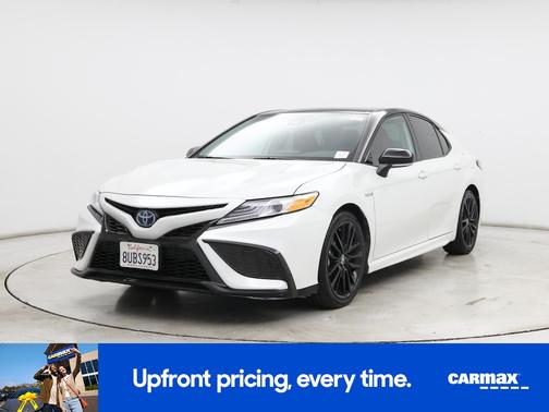 White 2021 Toyota Camry Hybrid XSE