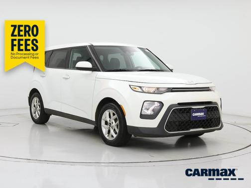 White 2022 Kia Soul LX