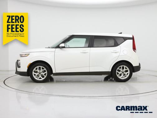 White 2022 Kia Soul LX