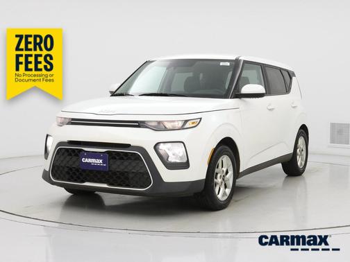 White 2022 Kia Soul LX